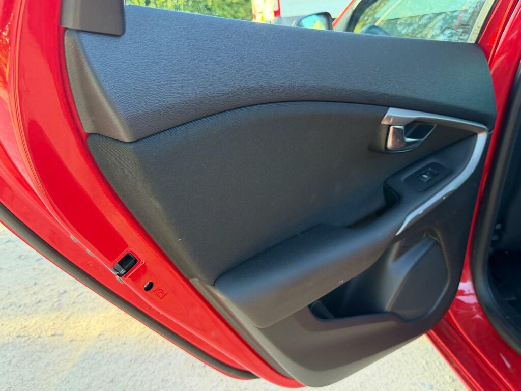 Volvo V40 1.6 D2 R-design 113 Bhp Blue #34