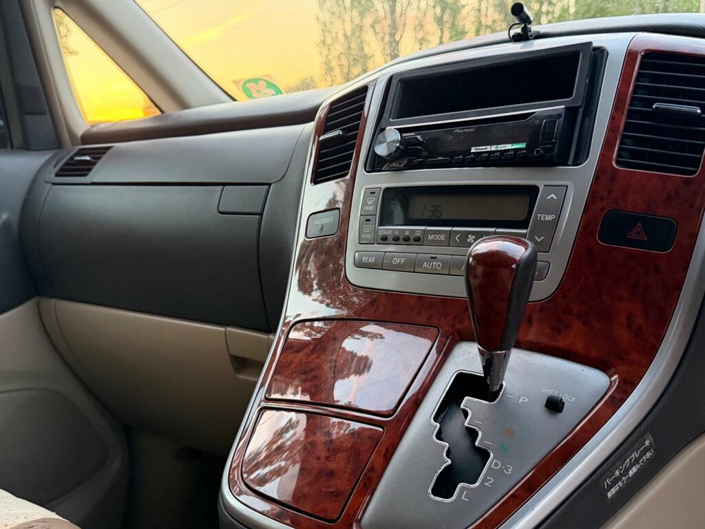 Toyota Alphard 2.5 Hybrid 4Wd Gf Package White #21