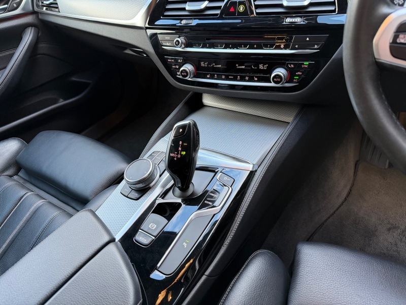 BMW 5 Series 520D Xdrive M Sport - 2018 Grey #41