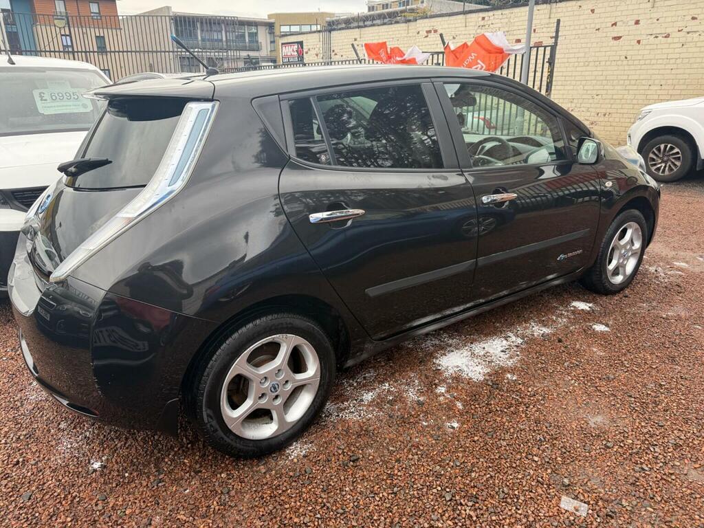 Nissan Leaf Hatchback Black #4