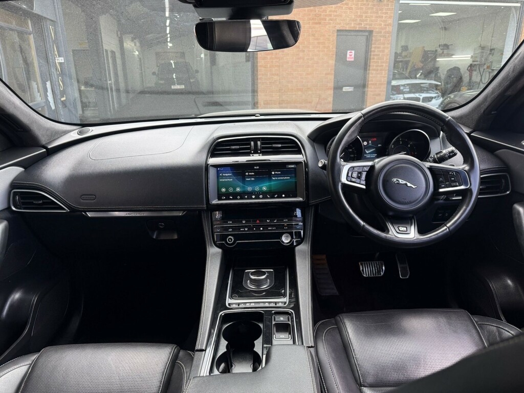 Jaguar F-Pace Suv 2.0 D180 R-sport 201919 CE19URG Black #3