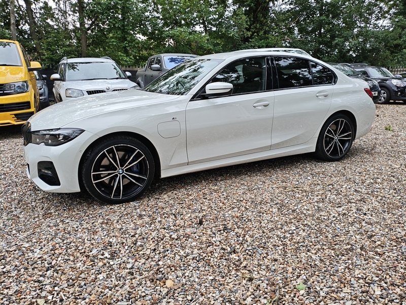 BMW 3 Series 330E M Sport V100RJH White #3