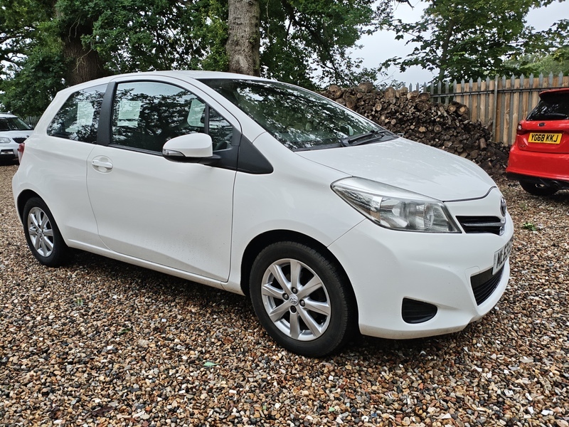 Toyota Yaris Vvt-i Tr White