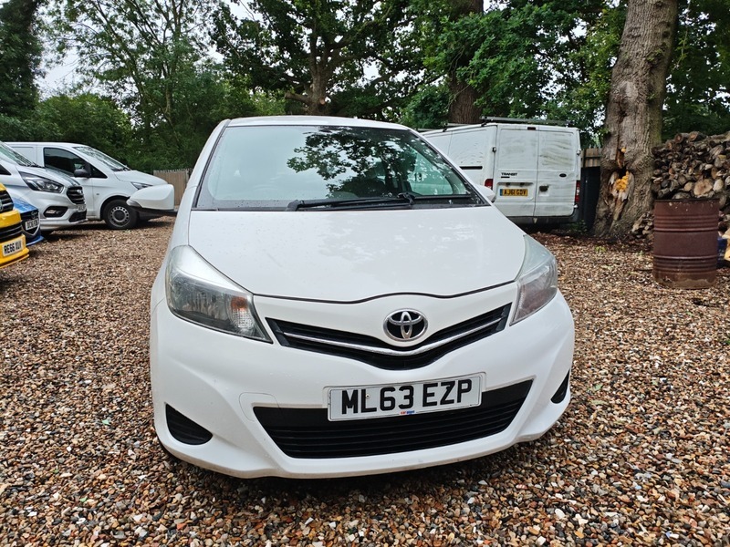 Toyota Yaris Vvt-i Tr White #4