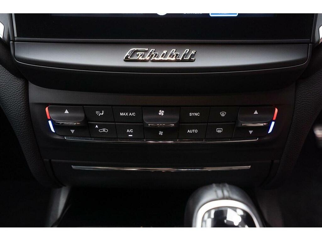 Maserati Ghibli 3.0 V6 White #30