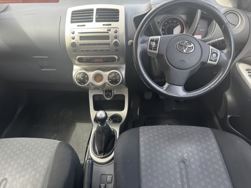 Toyota Urban Cruiser D-4d Silver #10