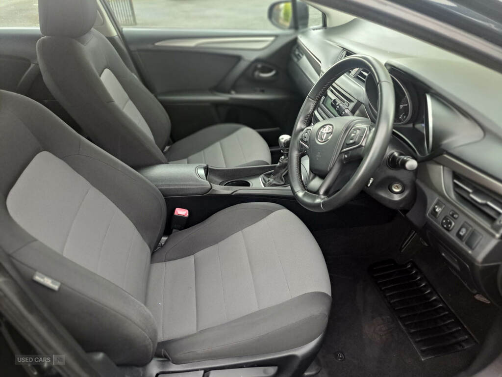 Toyota Avensis 1.6D Active Grey #6