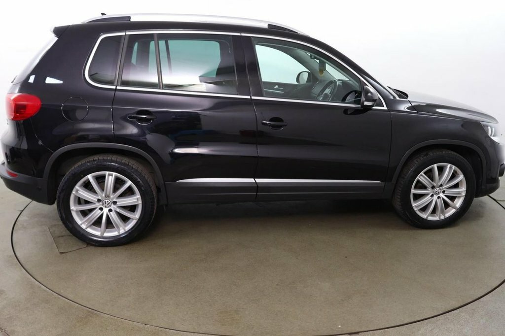 Volkswagen Tiguan 2L Match Edition EN65AHD Black #4