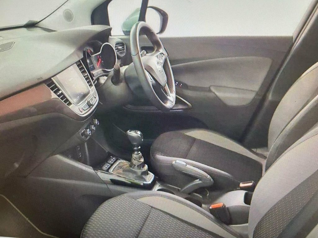 Vauxhall Crossland X 1.5L Tech Line Nav Silver #4