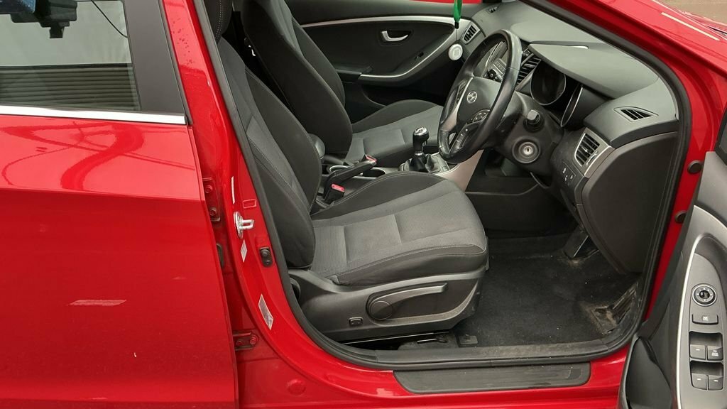 Hyundai I30 1.6L Se Red #4