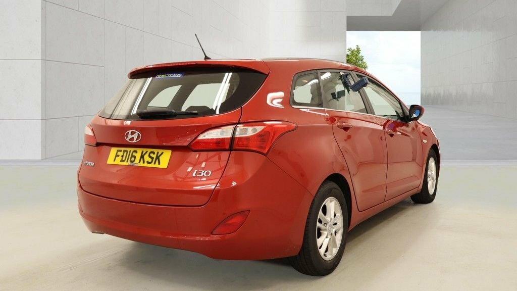 Hyundai I30 1.6L Se Red #3