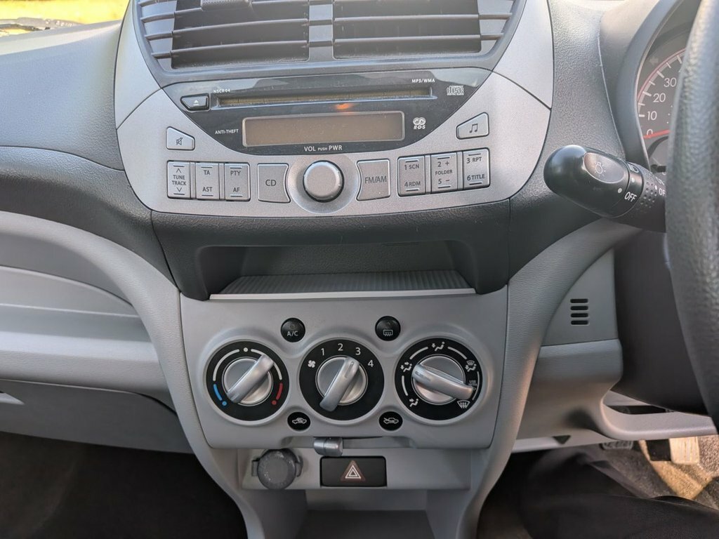 Nissan Pixo 1.0 N-tec White #11