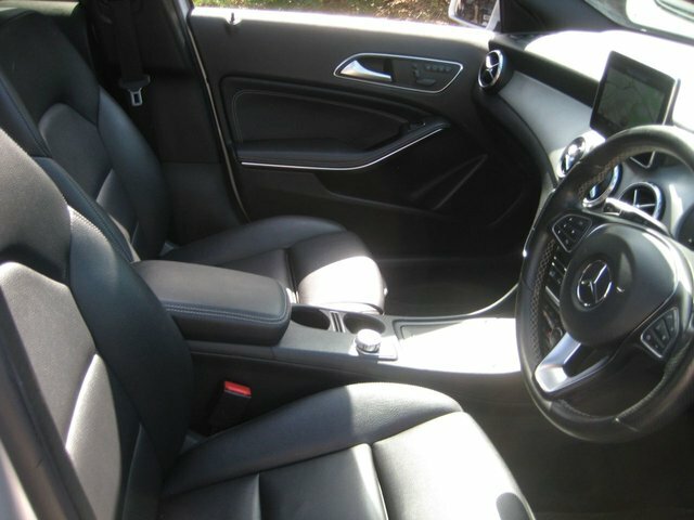 Mercedes-Benz GLA Class 2.1 Gla200d Sport Premium Plus Suv 7G Silver #2