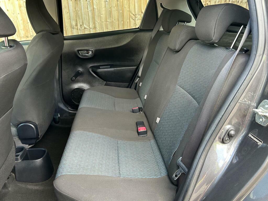 Toyota Yaris Automatic White #25