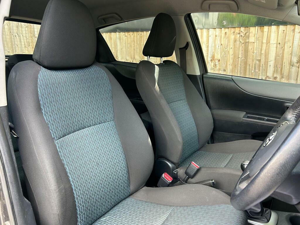 Toyota Yaris Automatic White #30