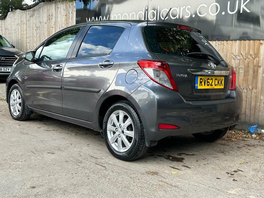 Toyota Yaris Automatic White #13