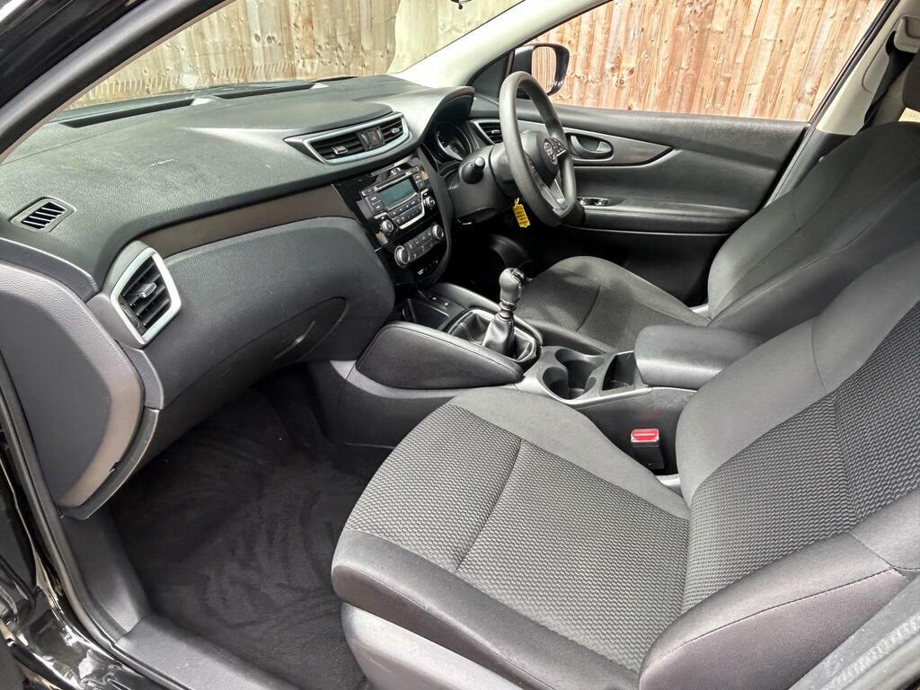 Nissan Qashqai 1.3 Dig-t Visia Euro 6 S S YF68YJM Black #4