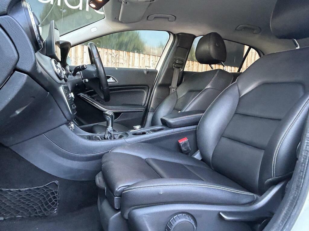 Mercedes-Benz GLA Class 2.1 Gla200d Sport Executive Euro 6 S S White #4