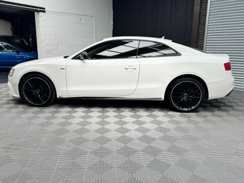 Audi A5 2.0 Tdi Black White #3