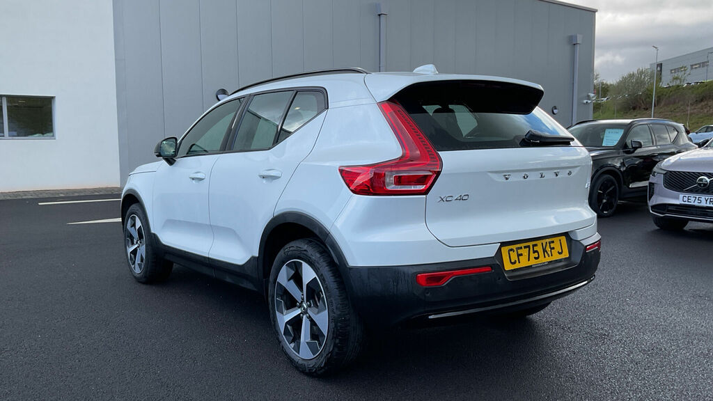 Volvo XC40 2.0 B4 Mhev Plus Dark Dct Euro 6 5-Door CF75KFJ White #3