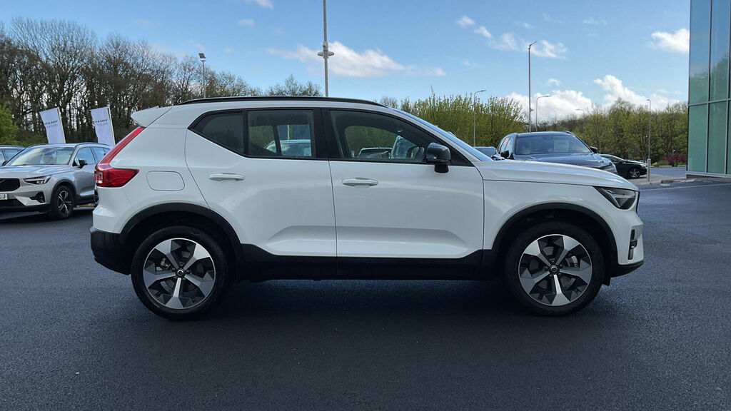 Volvo XC40 2.0 B4 Mhev Plus Dark Dct Euro 6 5-Door CF75KFJ White #4