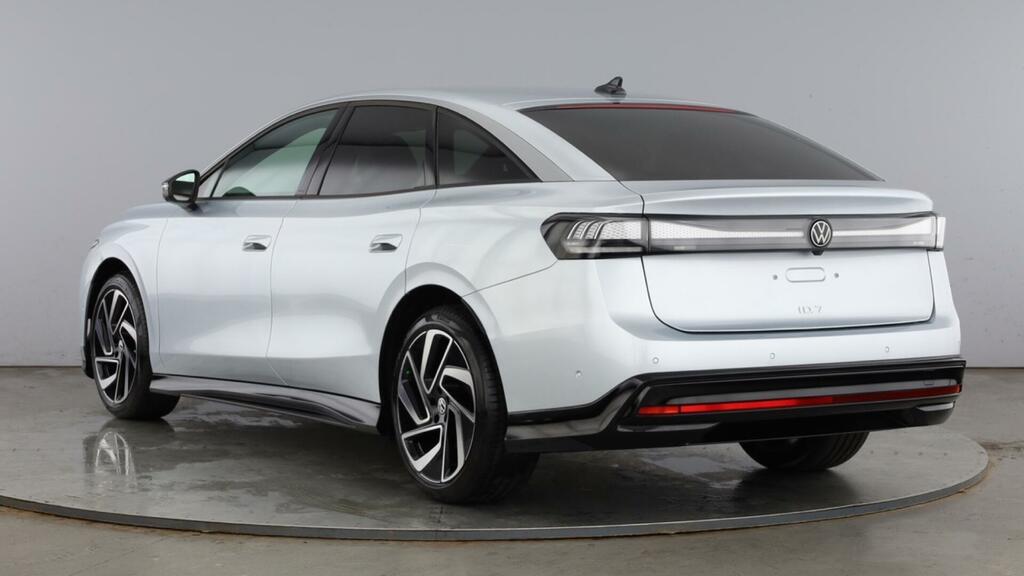 Volkswagen ID.7 Pro S 86Kwh Match Plus Fastback 5-Door Silver #2