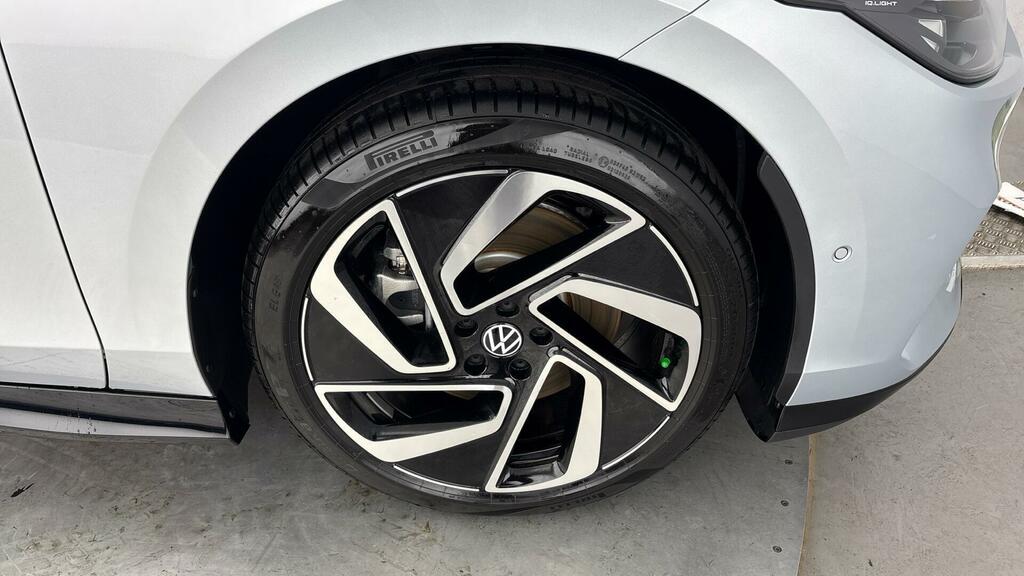 Volkswagen ID.7 Pro S 86Kwh Match Plus Fastback 5-Door Silver #4
