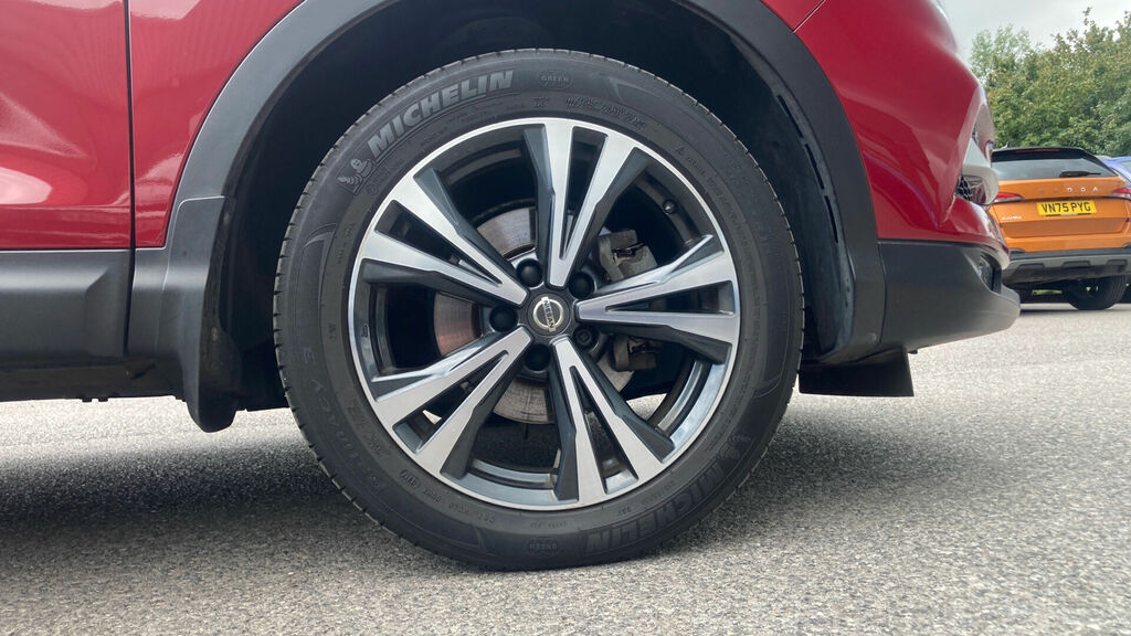 Nissan Qashqai Dig-t N-connecta Xtron Euro 6 5-Door Red #5