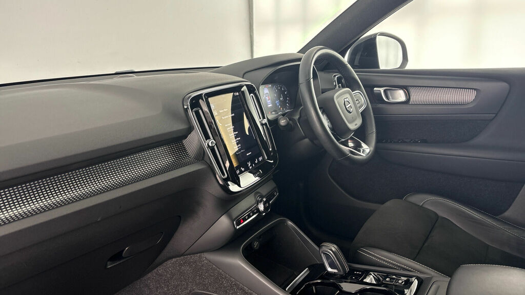 Volvo XC40 T3 R-design Euro 6 5-Door WD21XDP Black #2