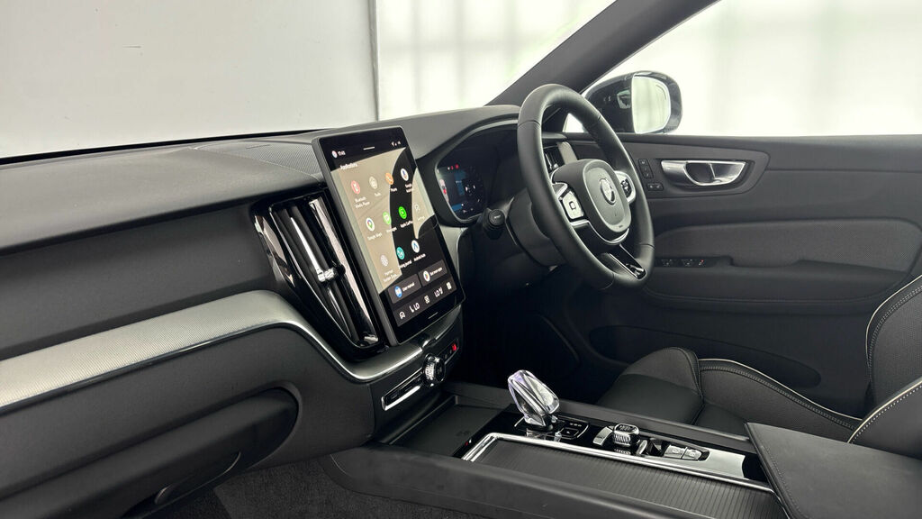 Volvo XC60 2.0 B5 Mhev Plus Black Edition Euro 6 5-Door CK75WTF Black #2