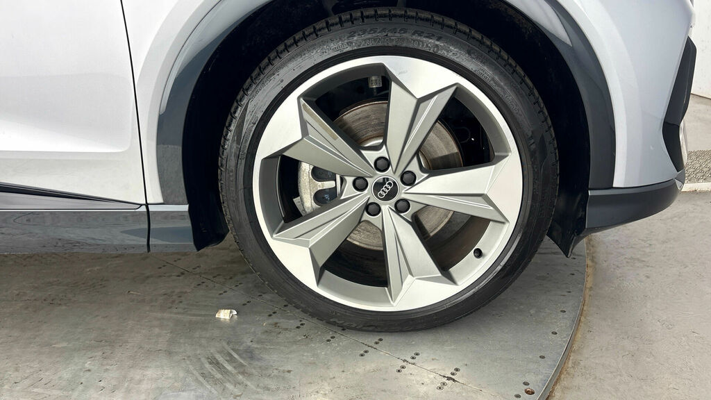 Audi Q4 E Tron 45 Black Edition 5-Door 82Kwh KN75XTA Silver #5