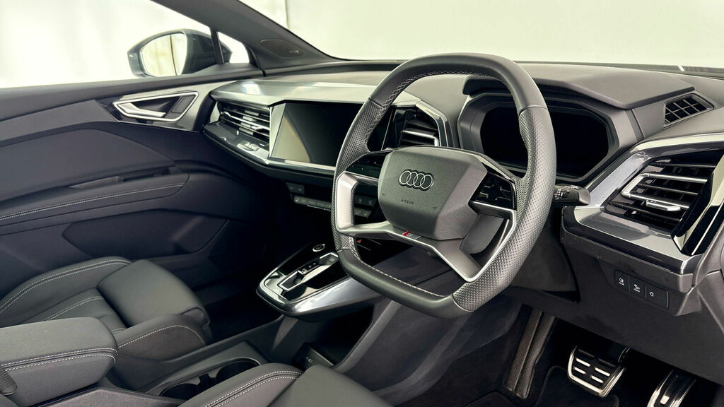 Audi Q4 E Tron 45 Black Edition 5-Door 82Kwh KN75XSY #6