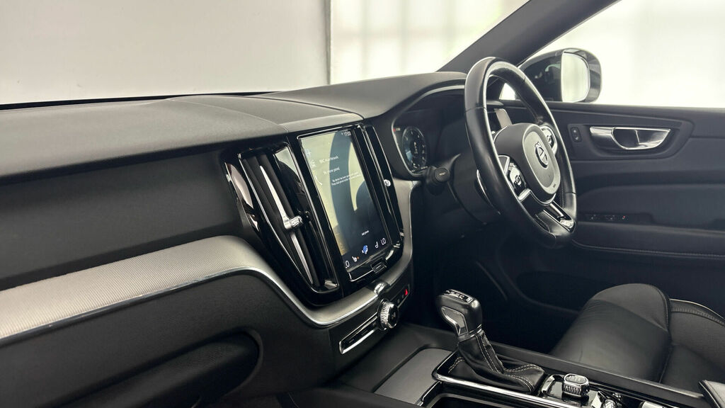 Volvo XC60 2.0 D4 R-design Euro 6 5-Door NL69HKT Silver #2