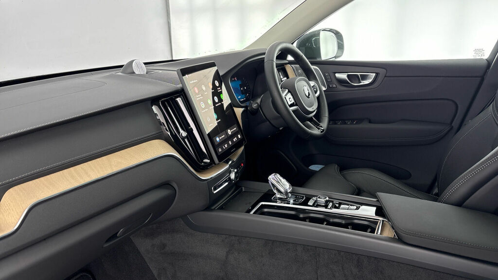 Volvo XC60 2.0 B5 Mhev Ultra Bright Euro 6 5-Door CF26KNZ Green #2