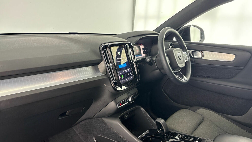 Volvo XC40 2.0 B4 Mhev Plus Dark Dct Euro 6 5-Door CA24RVR Blue #2