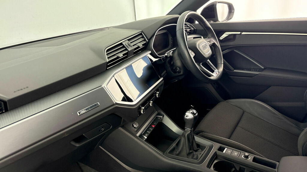 Audi Q3 Tfsi Cod 35 S Line Sportback Euro 6 5-Door CA22SKN Black #2