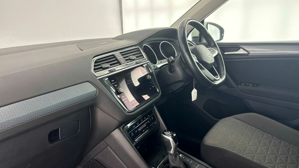 Volkswagen Tiguan 2.0 Tdi Life Dsg Euro 6 5-Door WIG3170 White #2
