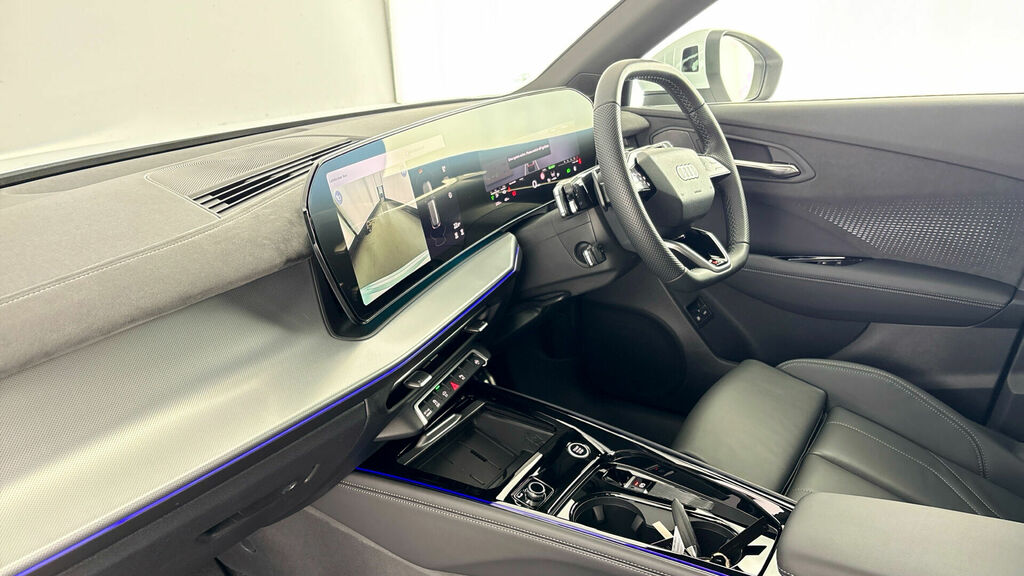 Audi Q3 E-hybrid S Line S Tronic Euro 6 5-Door 26Kwh White #2