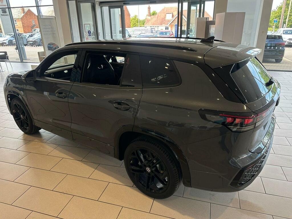 Volkswagen Tayron R-line 1.5 Tsi Ehybrid 272 Ps 6-Speed Dsg 5-Door Grey #4