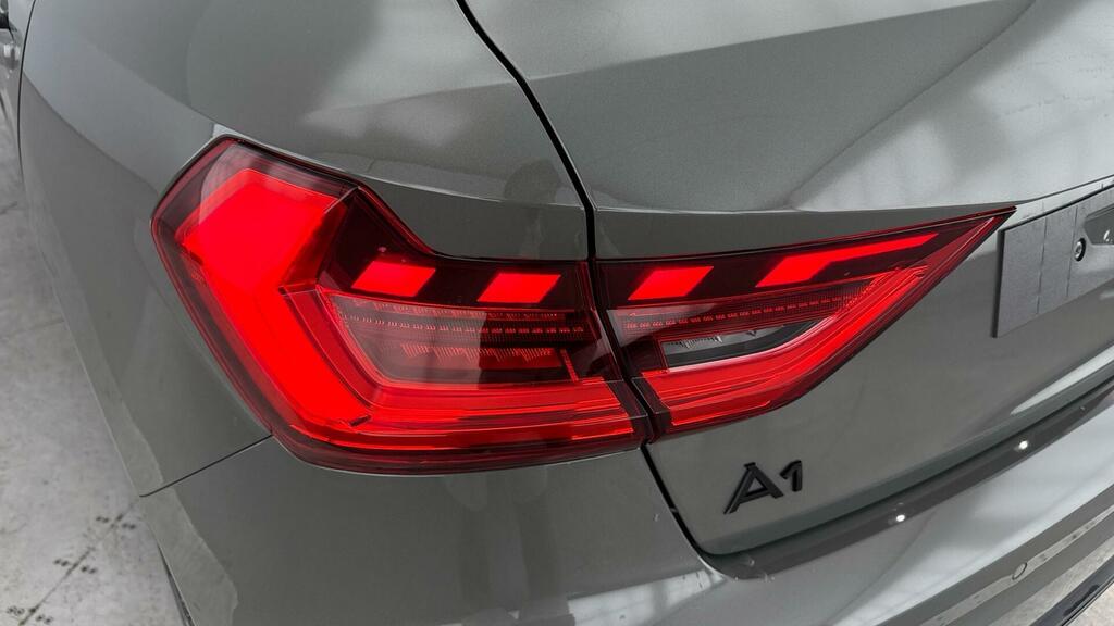 Audi A1 30 Tfsi S Line S Tronic 2026 Green #11