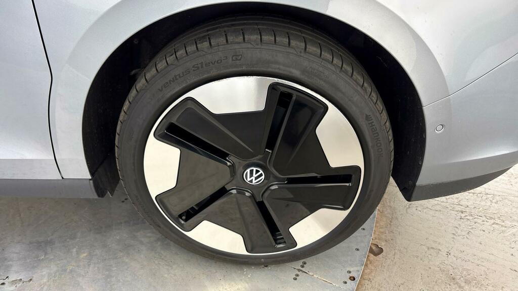 Volkswagen ID.Buzz Commerce Plus Black #10