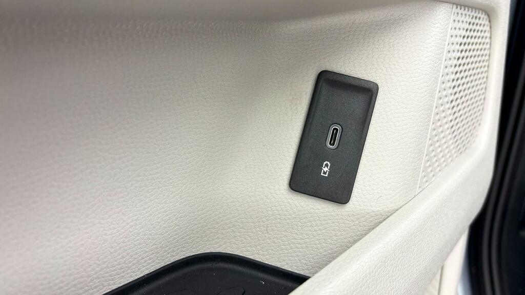 Volkswagen ID.Buzz Commerce Plus Black #40