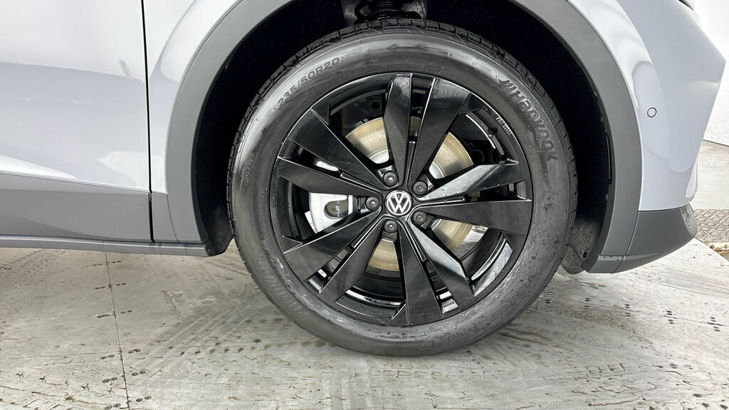 Volkswagen ID.4 Pro 77Kwh Black Edition 5-Door Grey #5