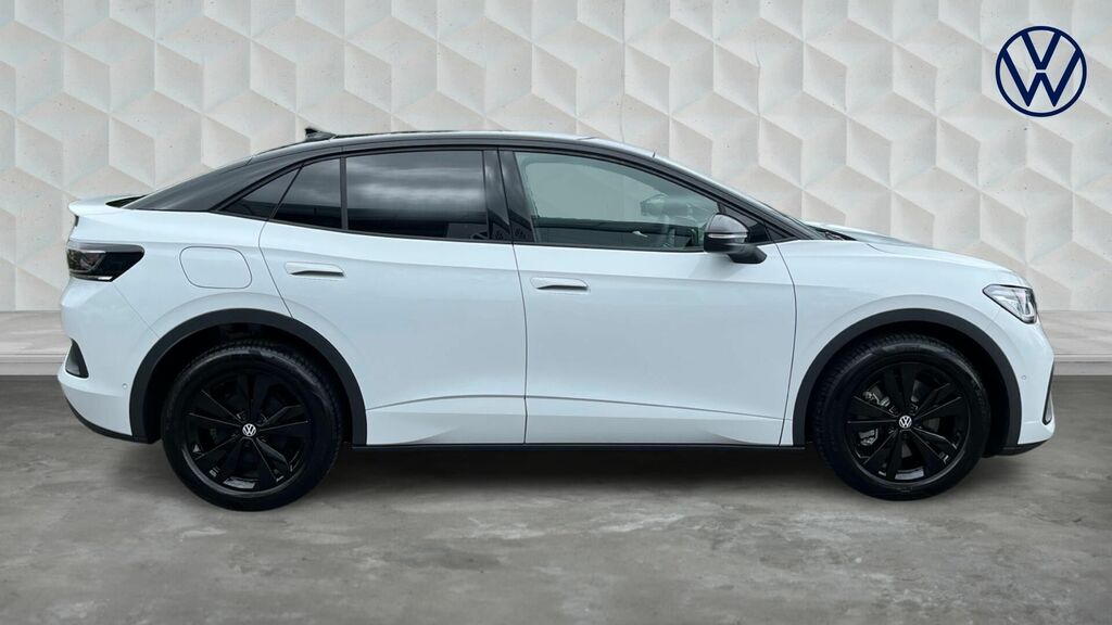 Volkswagen ID.5 Pro 77Kwh Black Edition 5-Door White #4