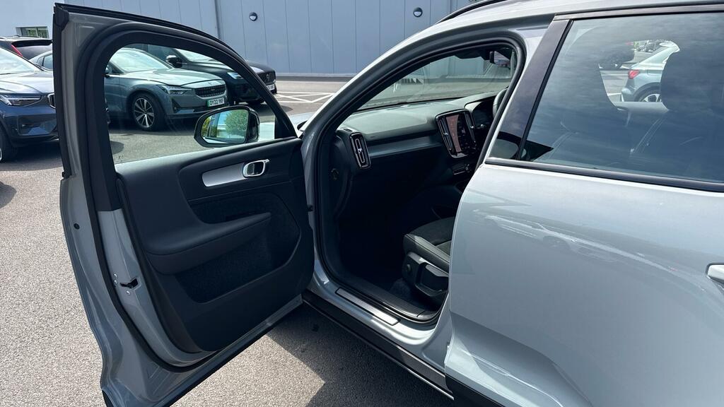 Volvo XC40 Black Edition Plus, B4 Mild Hybrid, Blue #35