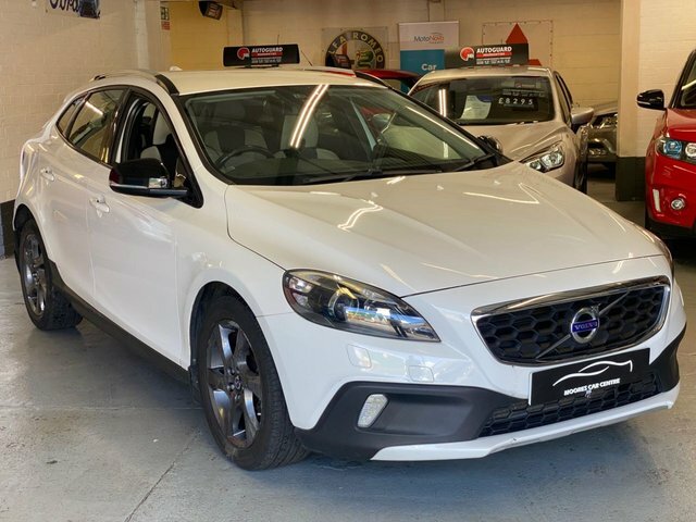 Volvo V40 Cross Country 1.6 D2 Lux Hatchback WJZ3762 #4