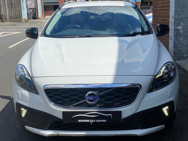 Volvo V40 Cross Country 1.6 D2 Lux Hatchback WJZ3762 #3
