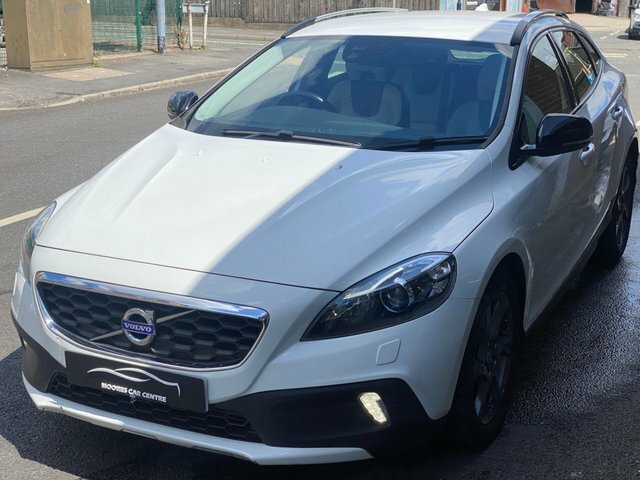 Volvo V40 Cross Country 1.6 D2 Lux Hatchback WJZ3762 #2