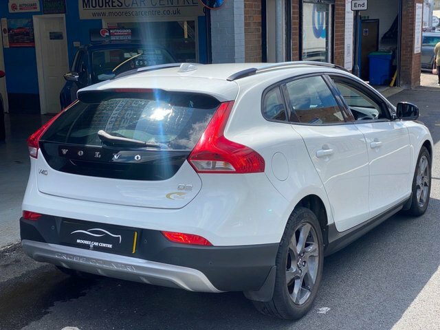 Volvo V40 Cross Country 1.6 D2 Lux Hatchback WJZ3762 #6