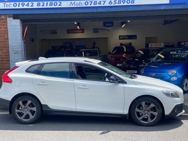 Volvo V40 Cross Country 1.6 D2 Lux Hatchback WJZ3762 #5